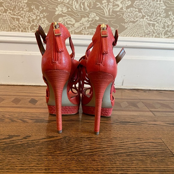 Boutique9 platform coral sandal, worn once, tag on bottom of shoe, size 8 - Picture 3 of 4